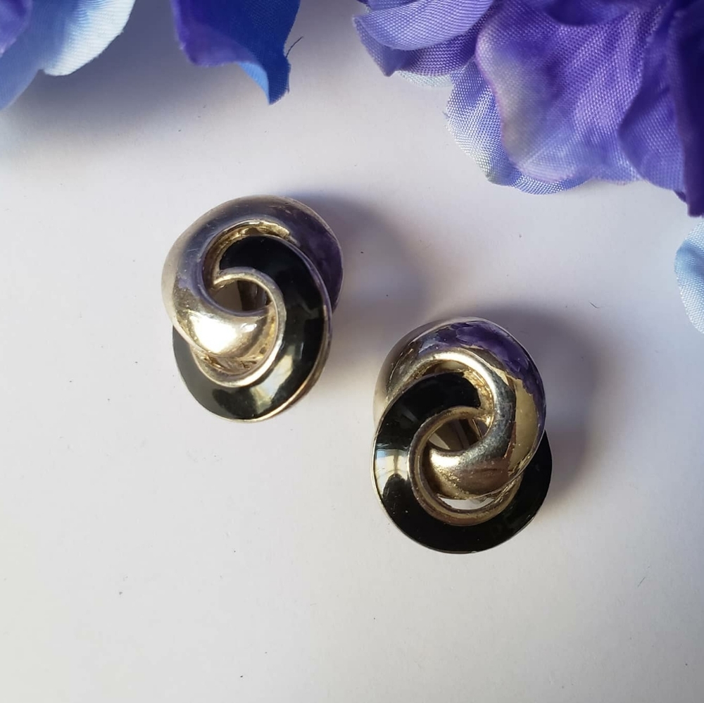 Vintage 80s black enamel & silver toned earrings